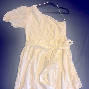 One shoulder Nine West mini.  Lightweight. Stylish.